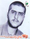 با رَجز خوانى خود به ديگران روحيه مى داد