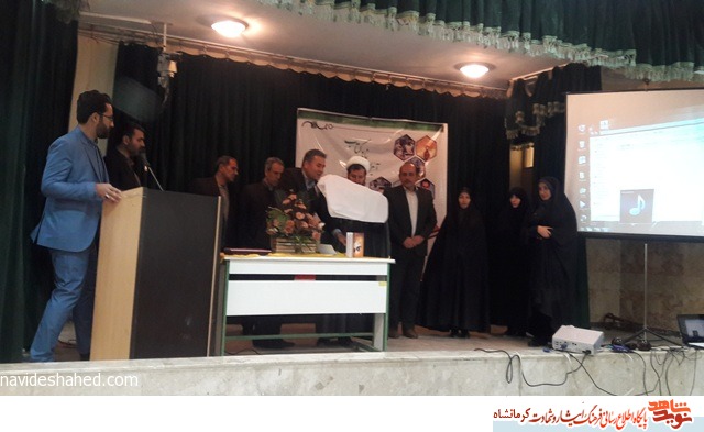 دو کتاب پهلوان شهر آفتاب و اشك قاصدك در شهرستان هرسین رونمایی شد