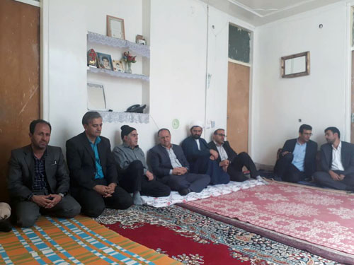 دیدار با خانواده شهدا یک وظیفه است