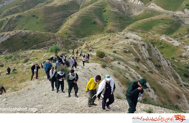 صعود کاروان های راهیان نور به ارتفاعات بازی دراز+تصاویر