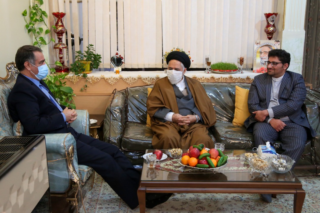 شهداي مدافع حرم ضامن امنيت و آسایش ايران اسلامي هستند