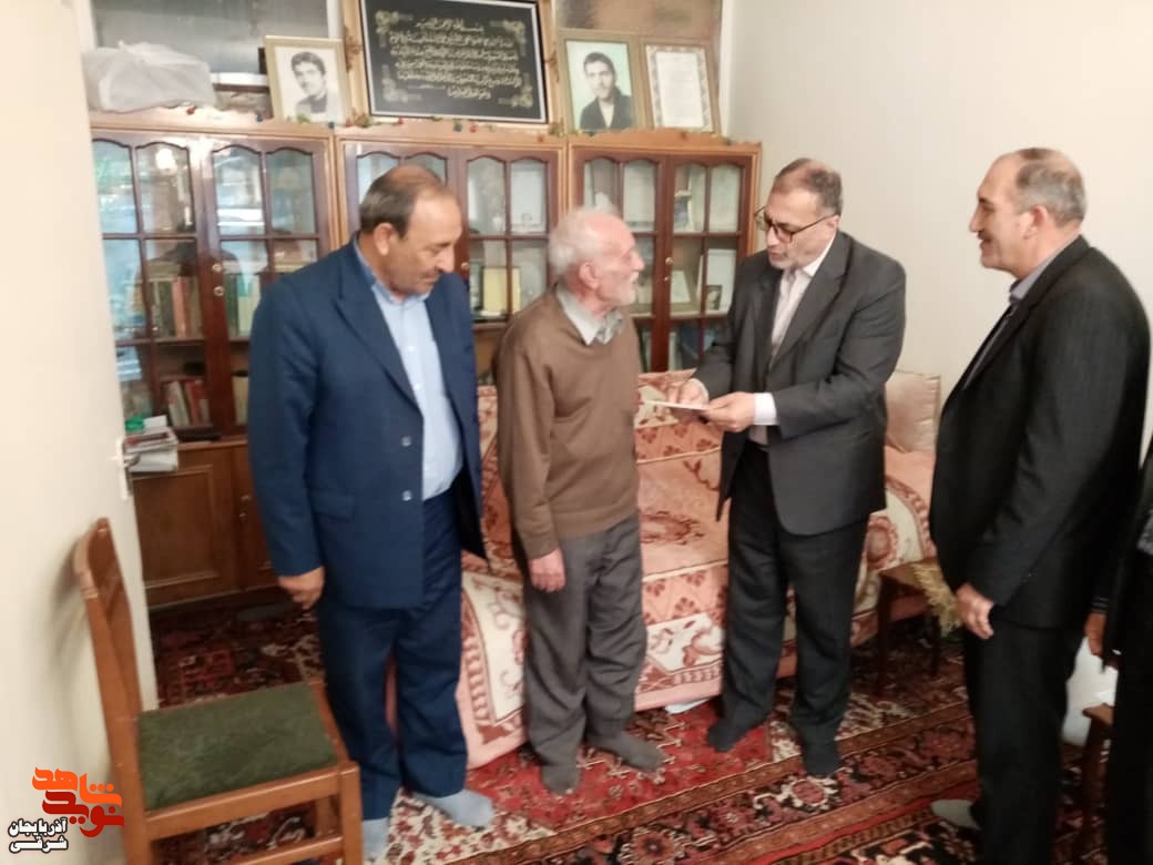 شهدا معلم های معنوی ایثار و شهادت هستند