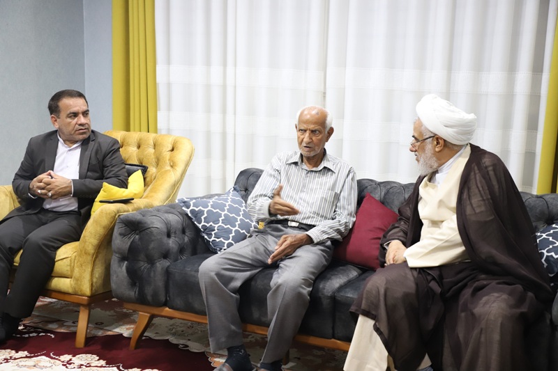 دیدار نماینده ولی فقیه در استان هرمزگان با دو خانواده شاهد و ایثارگر