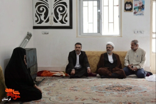 دیدار مدیرکل بنیادشهید لرستان با خانواده شهدا و جانبازان خرم آباد