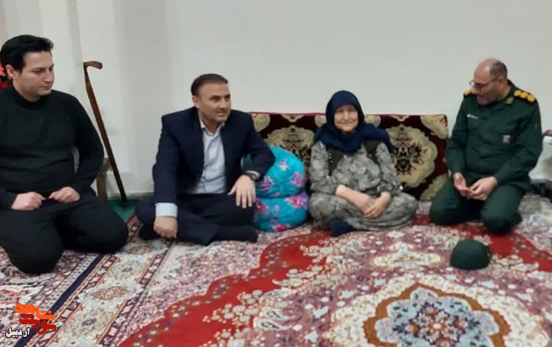 دیدار نوروزی با مادران شهدا در اردبیل+ عکس