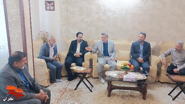 دیدار با خانواده شهدا معلم