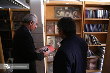 بازدید مشاور عالی رئیس بنیاد شهید و امور ایثارگران از مرکز اسناد ایثارگران / تأکید بر صیانت و انتقال گنجینه اسناد شهدا