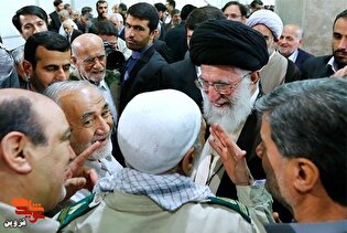 وقتی رهبر شهید سر بر شانه جانباز پارالمپیک نهاد تا درد دلش را بشنود/ امام خامنه ای غبار غم از دل‌ جانبازان می‌زدود