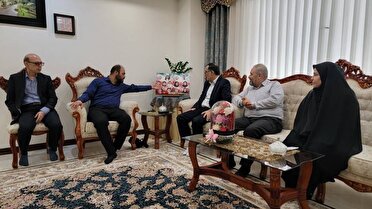 دیدار معاون رئیس جمهور و رئیس بنیاد شهید با خانواده شهدای جنگ رمضان در شهریار/ آرامش، امنیت و عزت امروز کشور مرهون فداکاری شهدا است
