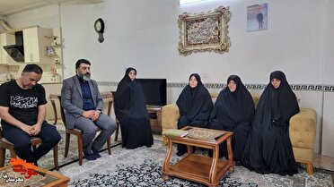 دیدار سرپرست بنياد شهرستان‌های استان تهران با ۱۰ خانواده شهید مدافع حرم و جنگ رمضان به روایت تصویر