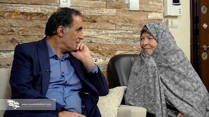 دیدار  رئیس بنیاد شهید با مادر شهیدان باقری به مناسبت روز خبرنگار