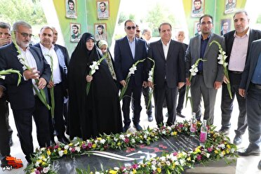 ادای احترام معاون رئیس‌جمهور و رئیس بنیاد شهید و امور ایثارگران به مقام شامخ شهدا در بدو ورود به استان ایلام