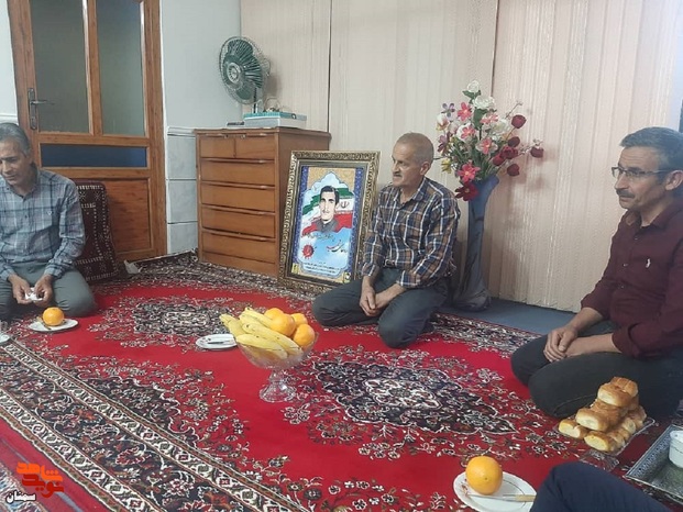 دیدار مسئولان شاهرودی با خانواده معزز شهید والامقام رضاعلی یونس‌آبادی - سه شنبه بیستم اردیبهشت ماه ۱۴۰۱ شهرستان شاهرود