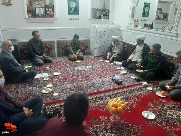 دیدار مسئولان شاهرودی با خانواده معزز شهید والامقام رضاعلی یونس‌آبادی - سه شنبه بیستم اردیبهشت ماه ۱۴۰۱ شهرستان شاهرود