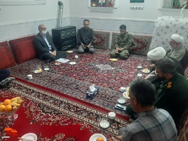 دیدار مسئولان شاهرودی با خانواده معزز شهید والامقام رضاعلی یونس‌آبادی - سه شنبه بیستم اردیبهشت ماه ۱۴۰۱ شهرستان شاهرود