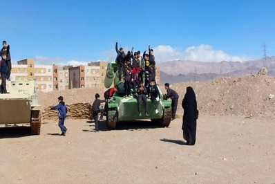 بازدید دانش‌آموزان مدرسه میرزا کوچک‌خان شهرستان سمنان از مرکز فرهنگی و موزه دفاع مقدس استان سمنان- بیست و سوم اسفندماه ۱۴۰۲